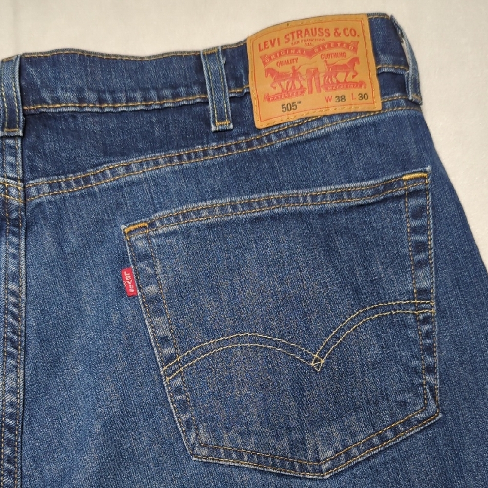 Levi's 505 Classic‎ Straight Leg Medium Blue Wash Mens Jeans Size 38"